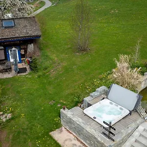https://le-petit-nid-damour.hotels-rhonealpes.com