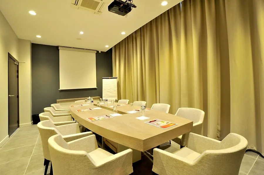 Ibis Styles Marseille Gare Saint-Charles Hotel 3*,